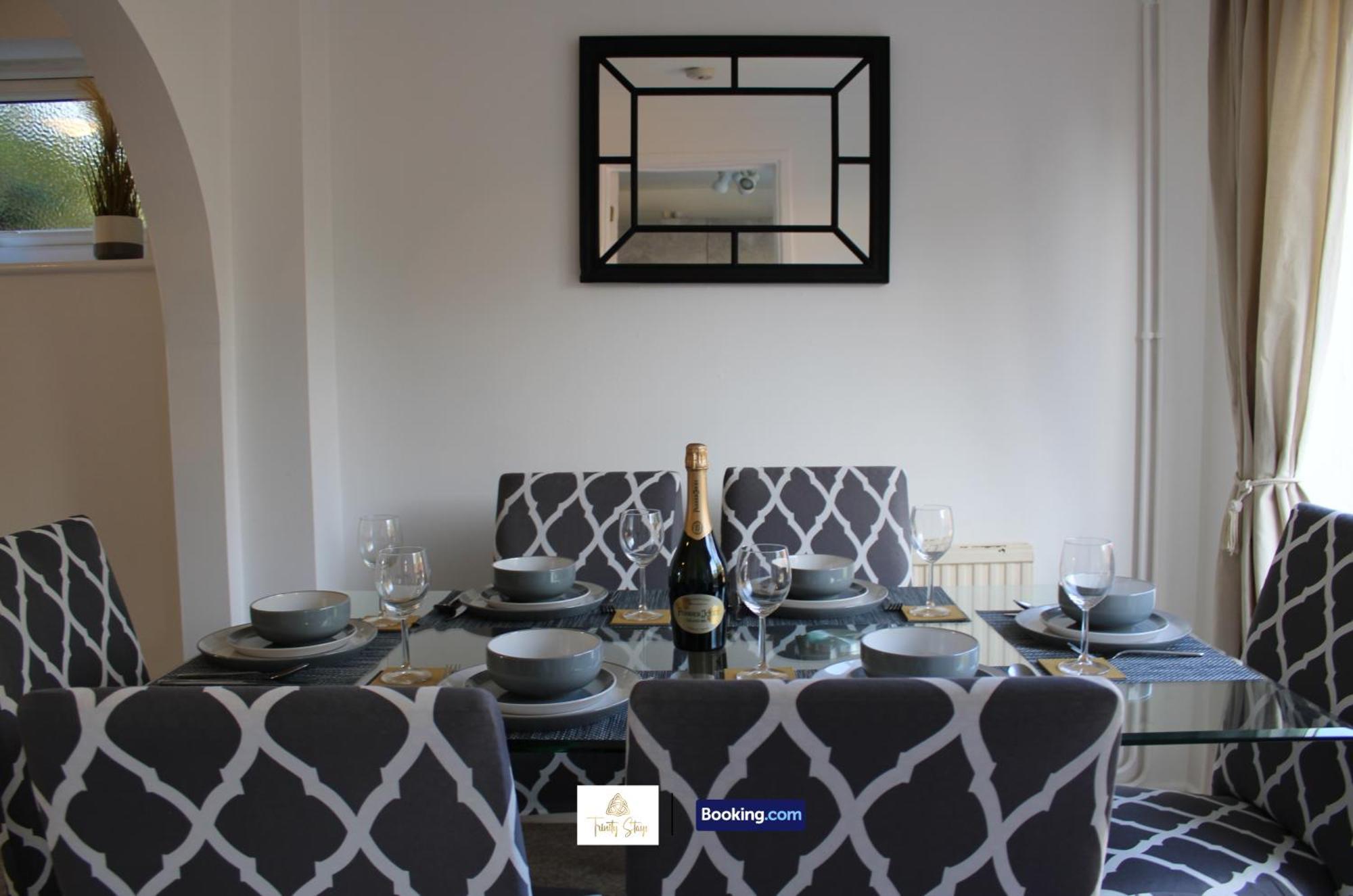 4 Bedroom House With Parking Near City Centre By Trinity Stays Short Lets & Serviced Accommodation Cambridge エクステリア 写真