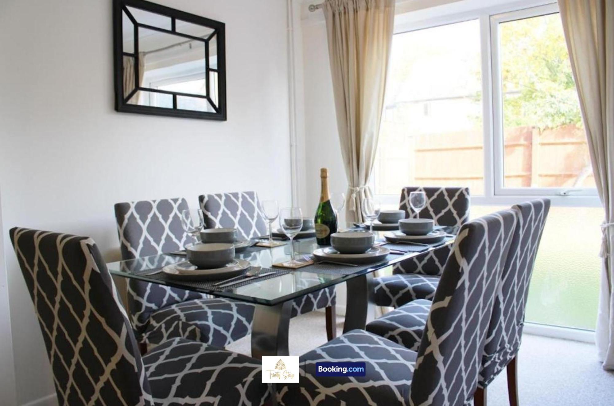 4 Bedroom House With Parking Near City Centre By Trinity Stays Short Lets & Serviced Accommodation Cambridge エクステリア 写真