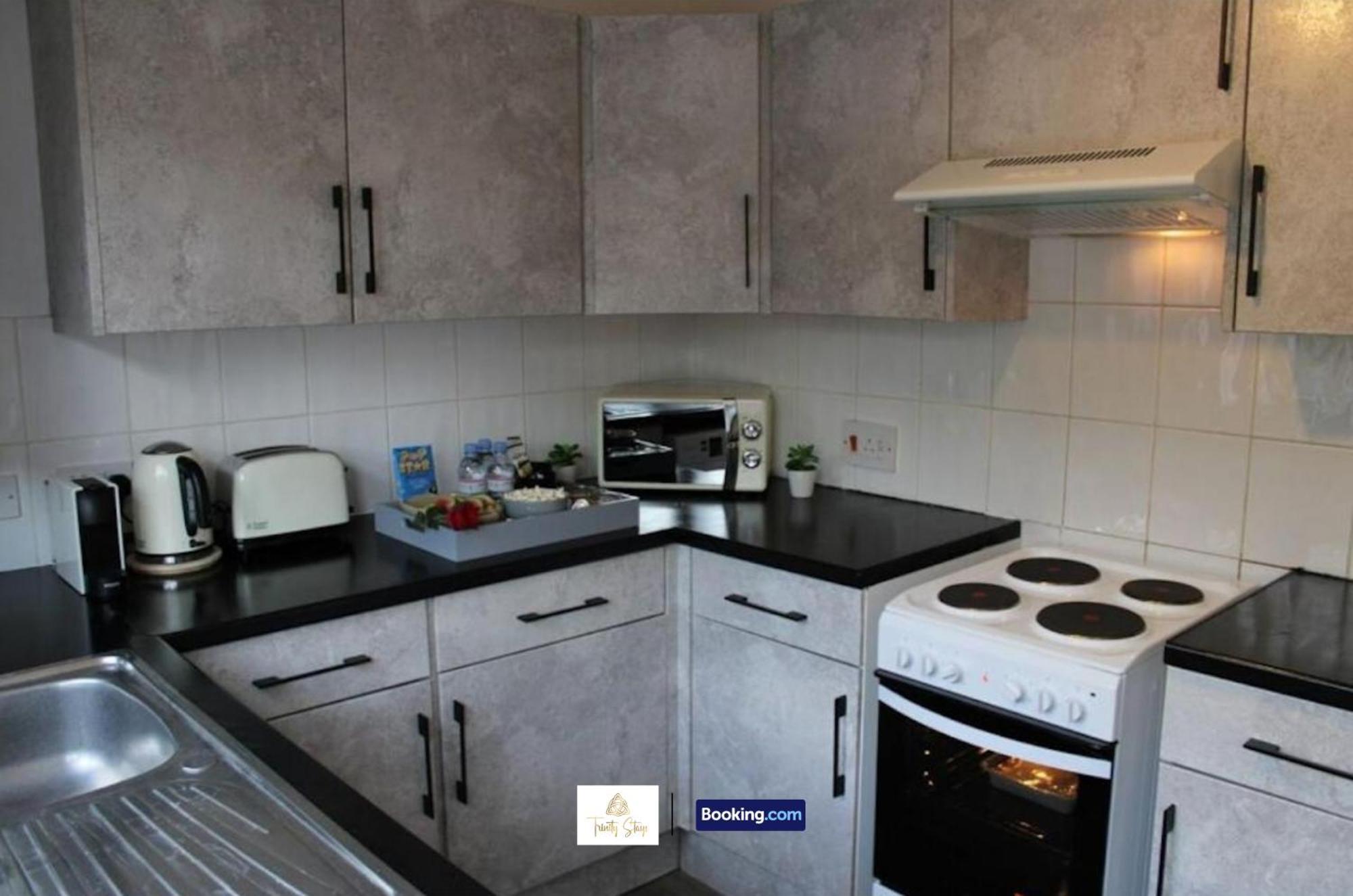 4 Bedroom House With Parking Near City Centre By Trinity Stays Short Lets & Serviced Accommodation Cambridge エクステリア 写真