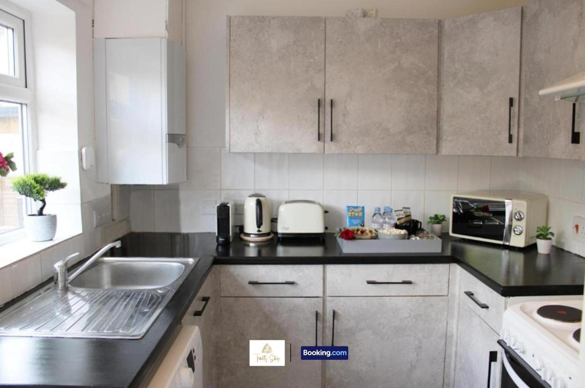 4 Bedroom House With Parking Near City Centre By Trinity Stays Short Lets & Serviced Accommodation Cambridge エクステリア 写真