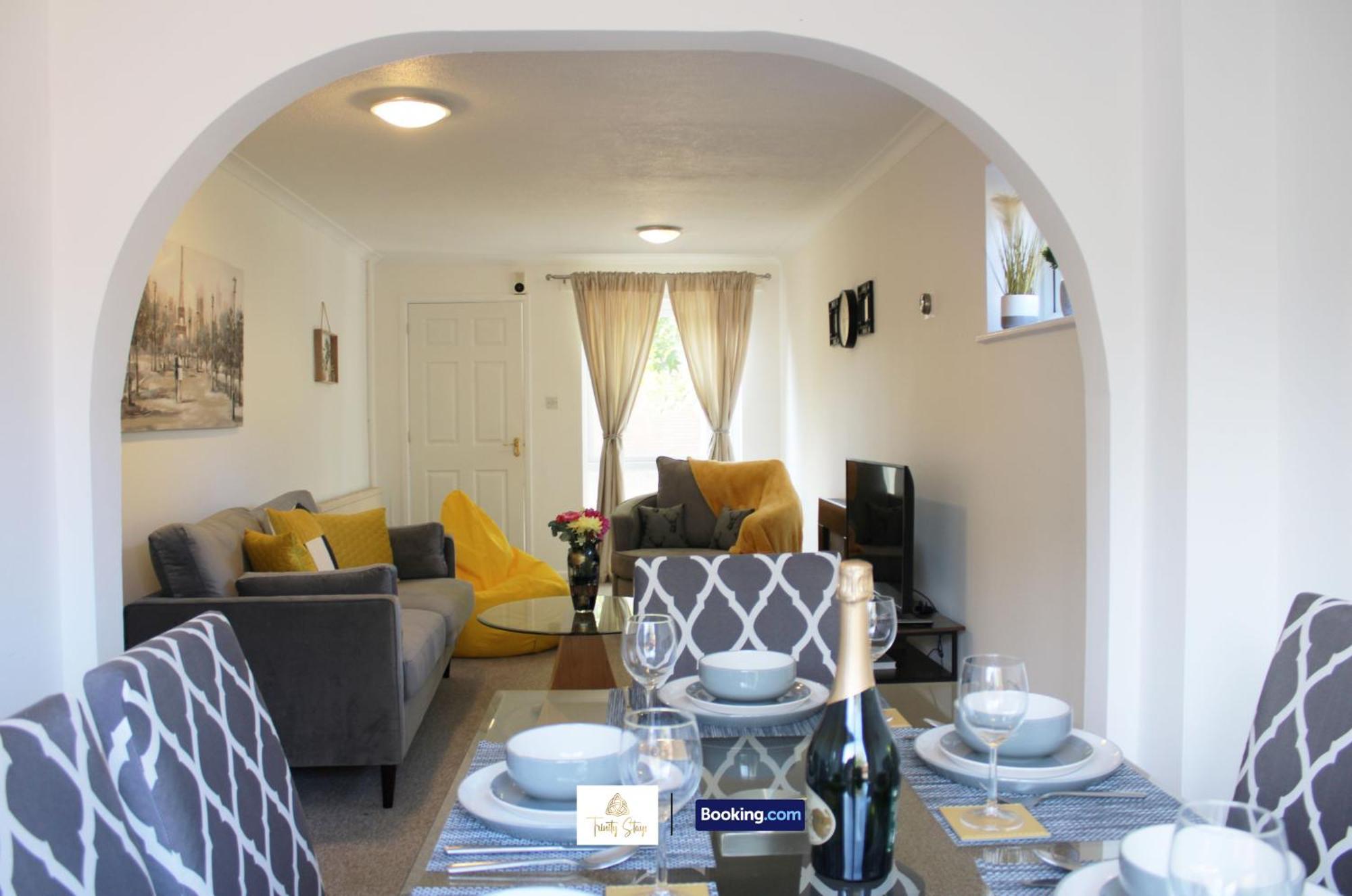 4 Bedroom House With Parking Near City Centre By Trinity Stays Short Lets & Serviced Accommodation Cambridge エクステリア 写真